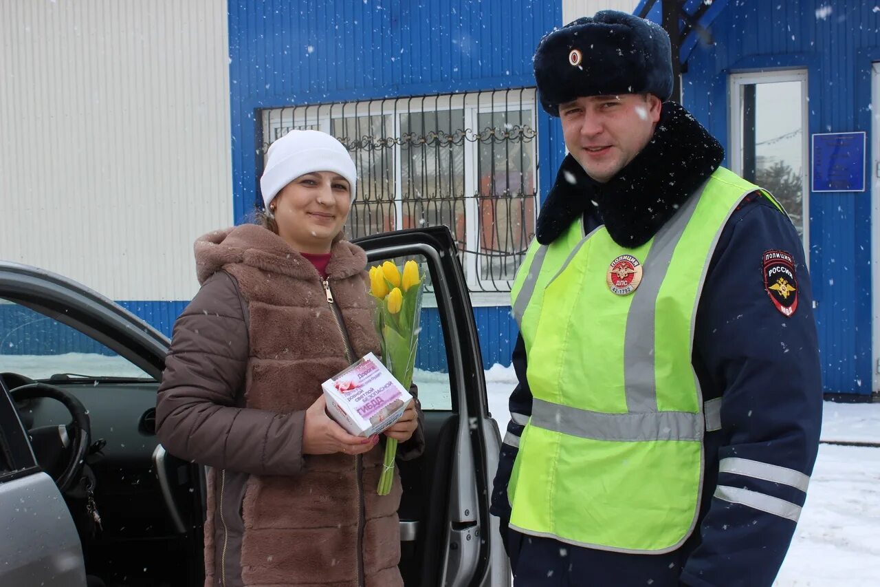 Цветочный патруль ДПС Великий Новгород. ДПС Новокузнецк патрули. Цветочный патруль ДПС Волгоград 2018. Цветочный патруль ДПС Рязань.