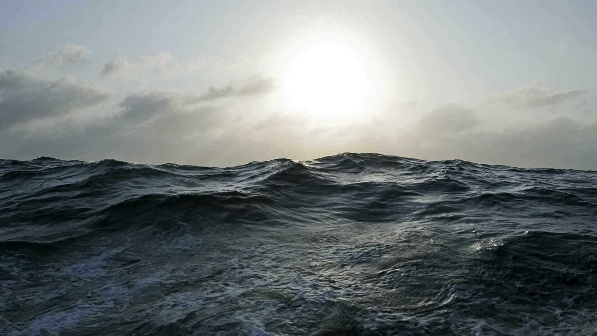 Море в открытом океане. Баренцево море шторм. Атлантический океан шторм. Темное море. Океан волны.