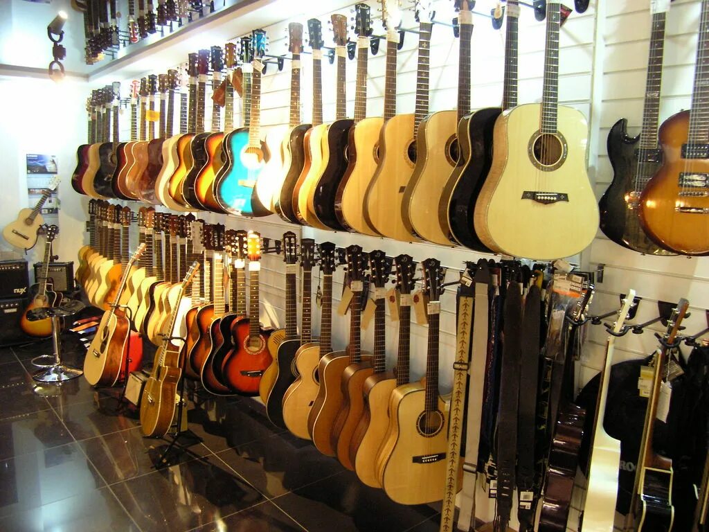 Музыкальные магазины в питере. Прилавок музыкального магазина. Музыкальный магазин. Магазин orchestra. Музыкальные магазины екб.