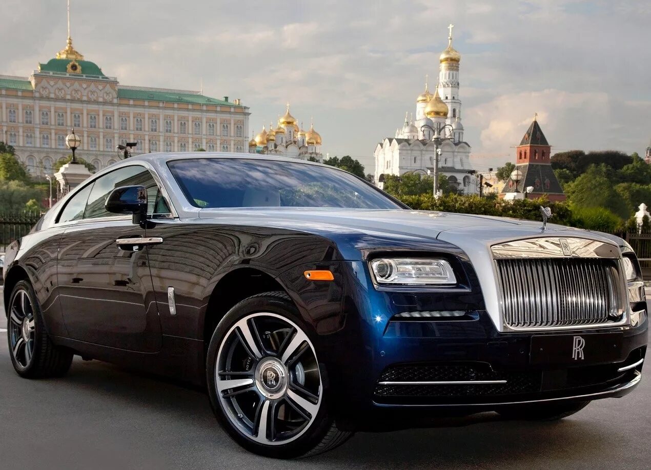 Роллс ройс россия. Rolls Royce. Машина Роллс Ройс. Rolls Royce Россия. Rolls Royce Wraith 2014.