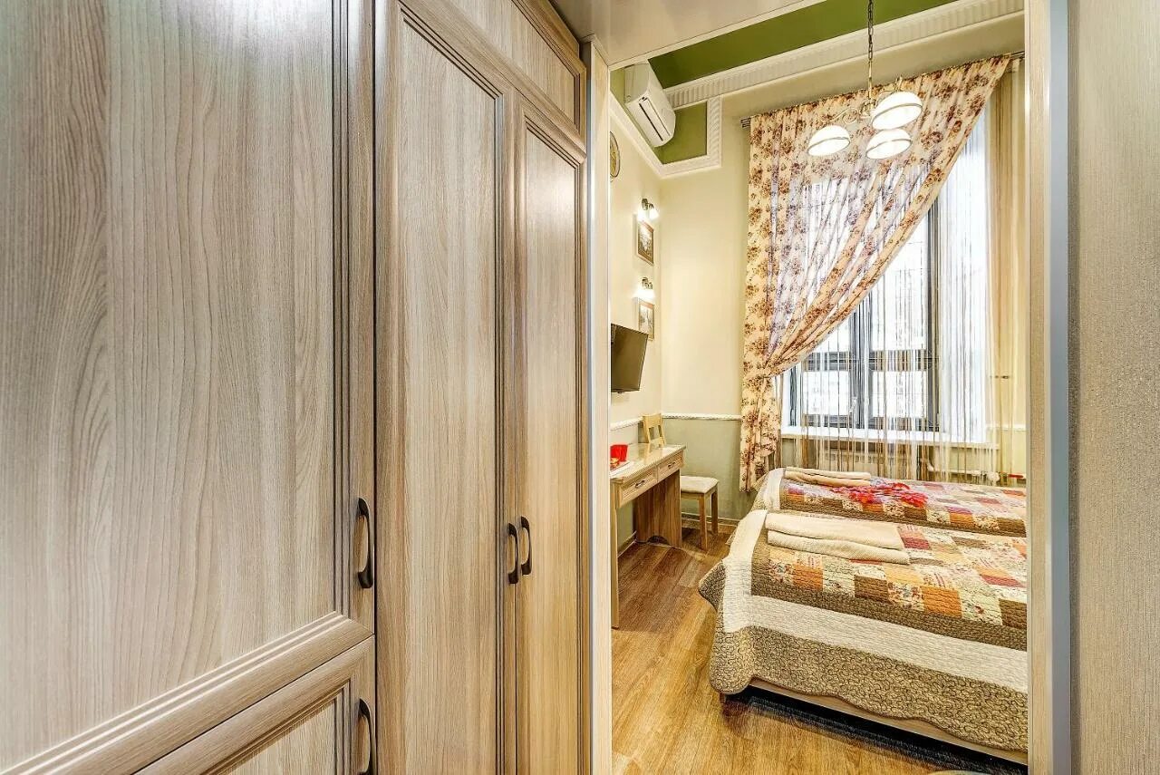 Гостиница москва апартаменты две кровати. Отель авита красные ворота москва. Красные ворота москва гостиница. Гостиница ворота москва. Авито красные ворота отель москва.