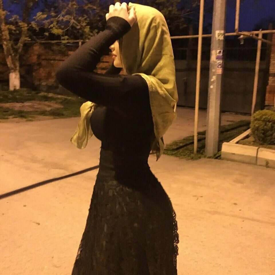 салихат касумова. девушки в хиджабе фигура. чеченки hadid hidjab. девушки в хиджабе фигура. мусульманки в обтягивающих платьях.