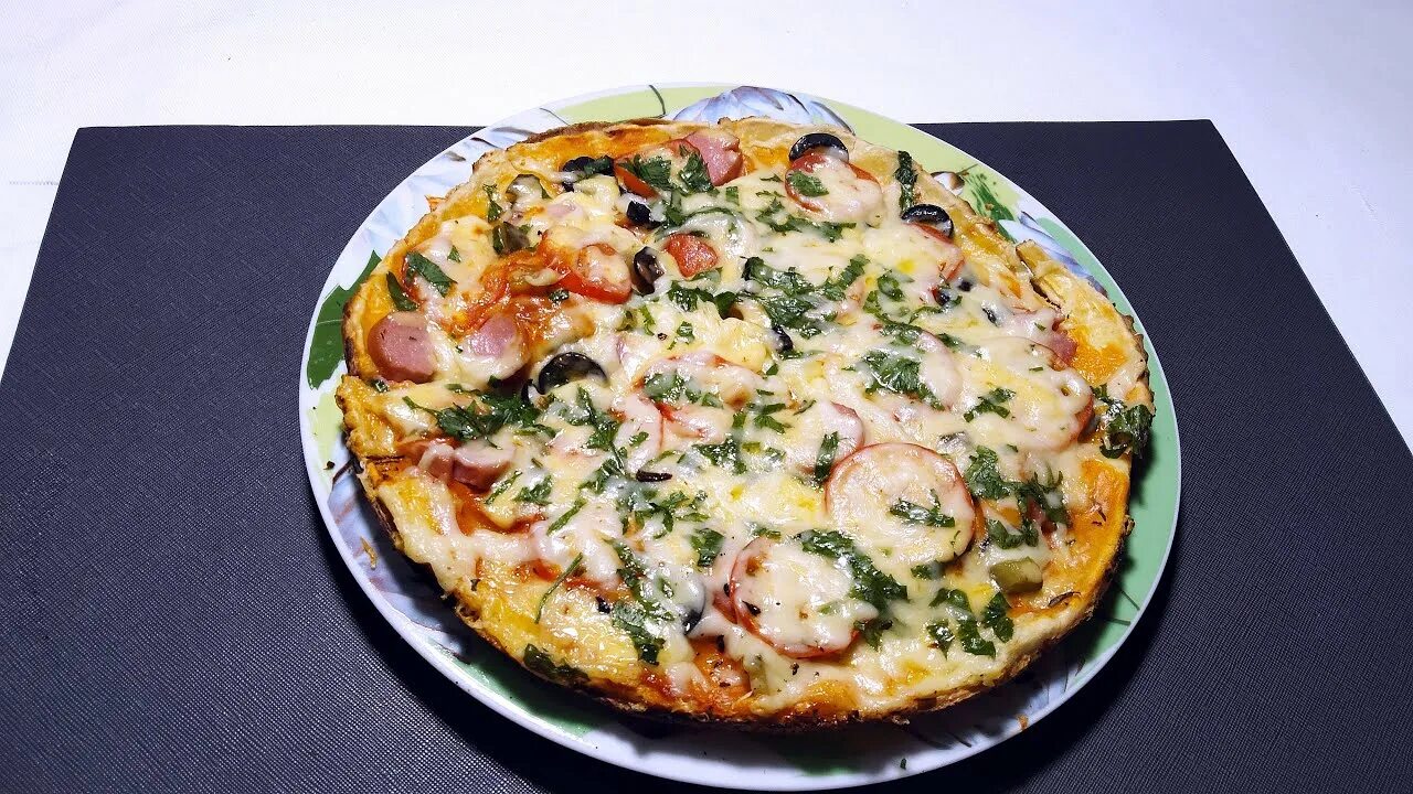 Пицца за 5 минут быстрый рецепт. Вкусная пицца на сковородке. пицца на сковороде за 5. пицца на сковороде за 10 минут. пицца за 5 минут на сковороде.