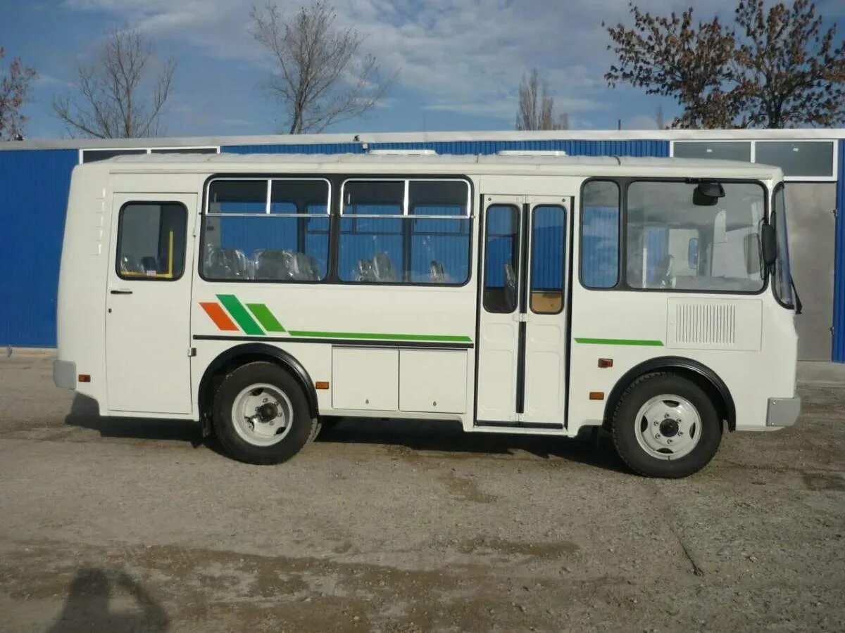 Автобус паз бензин. ПАЗ 3205 сбоку. ПАЗ 32053 дизель. ПАЗ-3205 новый. ПАЗ-3205 автобус сбоку.