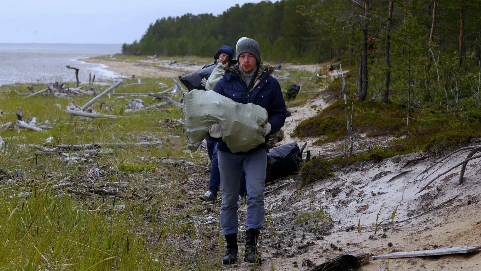 Погода на мудьюге в белом море. Маяк белая башня на острове мудьюг. Братское море. Остров мудьюг архангельская область. Мудьюгский маяк.