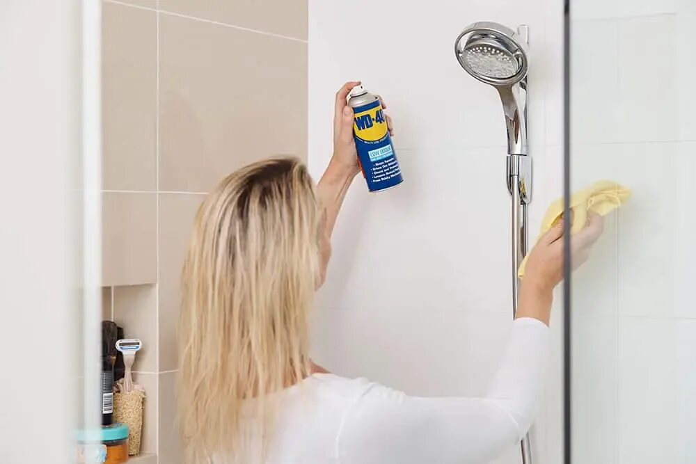 Self clean как пользоваться. Wd40 for shower. clean bathroom. clean the bath. clean bore water stains.