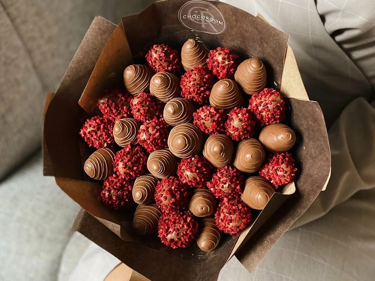 Chocoroom спб. Шоколадный букет. Букет клубника в шоколаде. Букеты клубника в шокола. Съедобные букеты клубника в шоколаде.