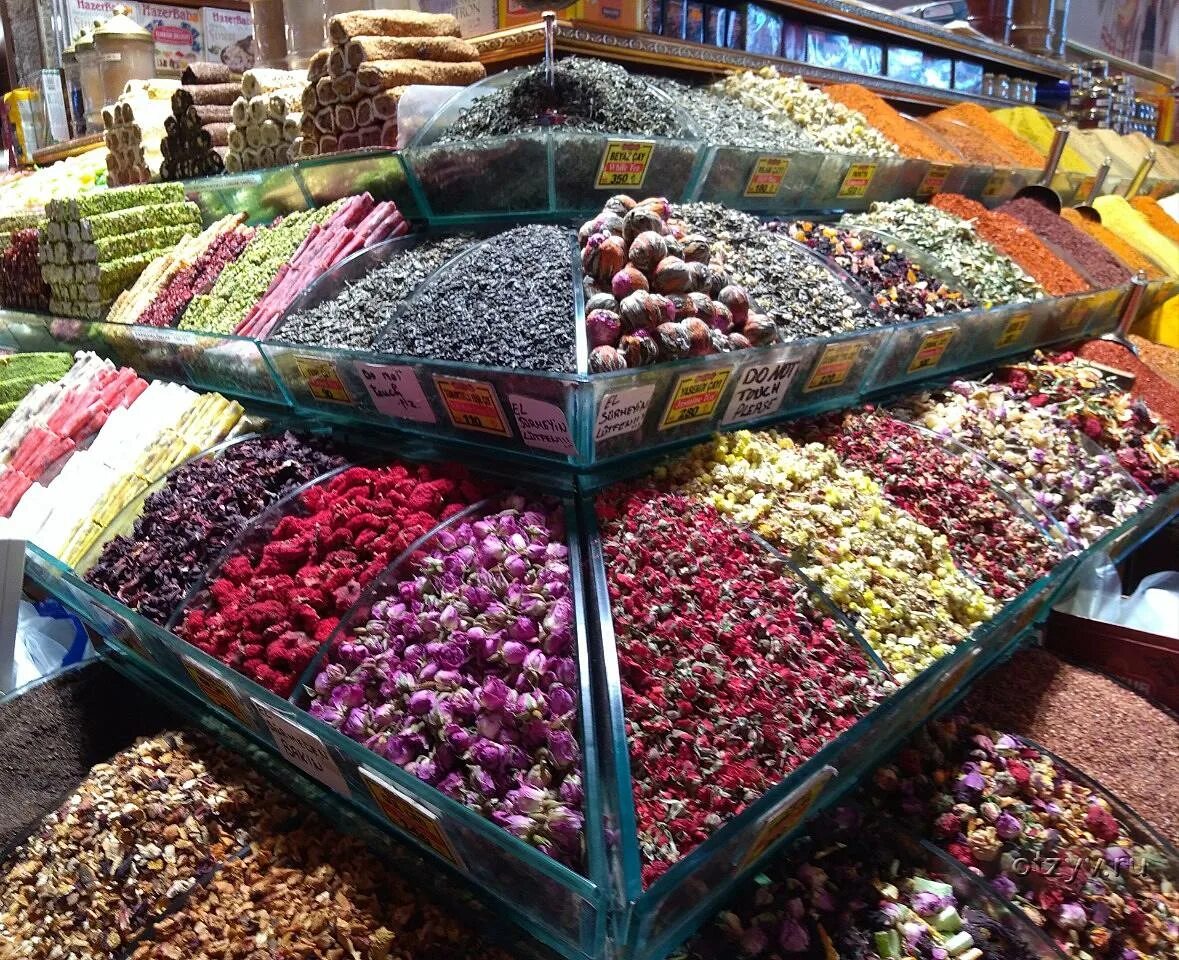 Стамбул где купить. Египетский базар в Стамбуле. Египетский рынок специй Стамбул. Рынок в Стамбуле Египетский базар. Стамбул базар сладости.