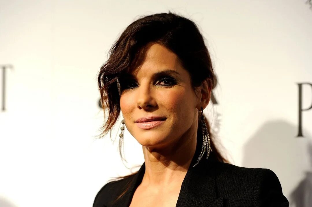 Sandra bullock 2011. Баллок или буллок. Стрижки сандры баллок. Баллок или буллок. Стрижки сандры баллок.