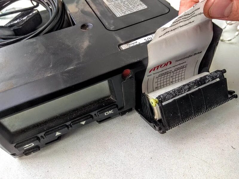 Тахографы атол drive 5. Бумага для тахографа dtco 3283. Плата тахографа. Показания ленты тахографа stoneridge. Тахограф касби дт 20м демонтаж.