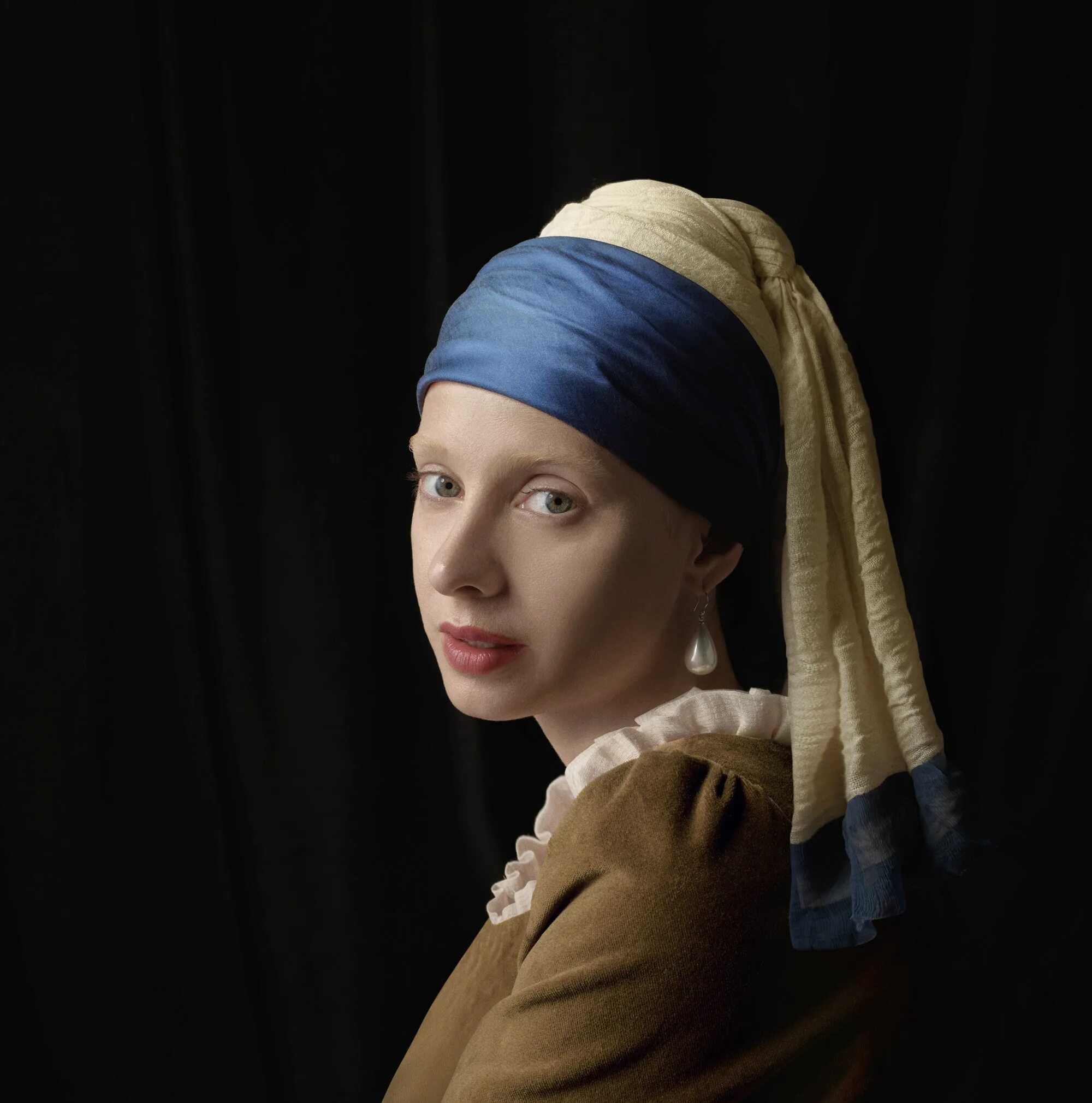 Девушка с жемчужной слушать. Скарлетт йоханссон девушка с жемчужной сережкой. Ян ван мейер девочка с жемчужной. Девушка с жемчужной сережкой и кукуруза. Скарлетт йоханссон девушка с жемчужной сережкой.