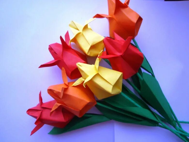 Оригами. Поделка тюльпаны из бумаги. Тюльпан из бумаги. Оригами цветочек.