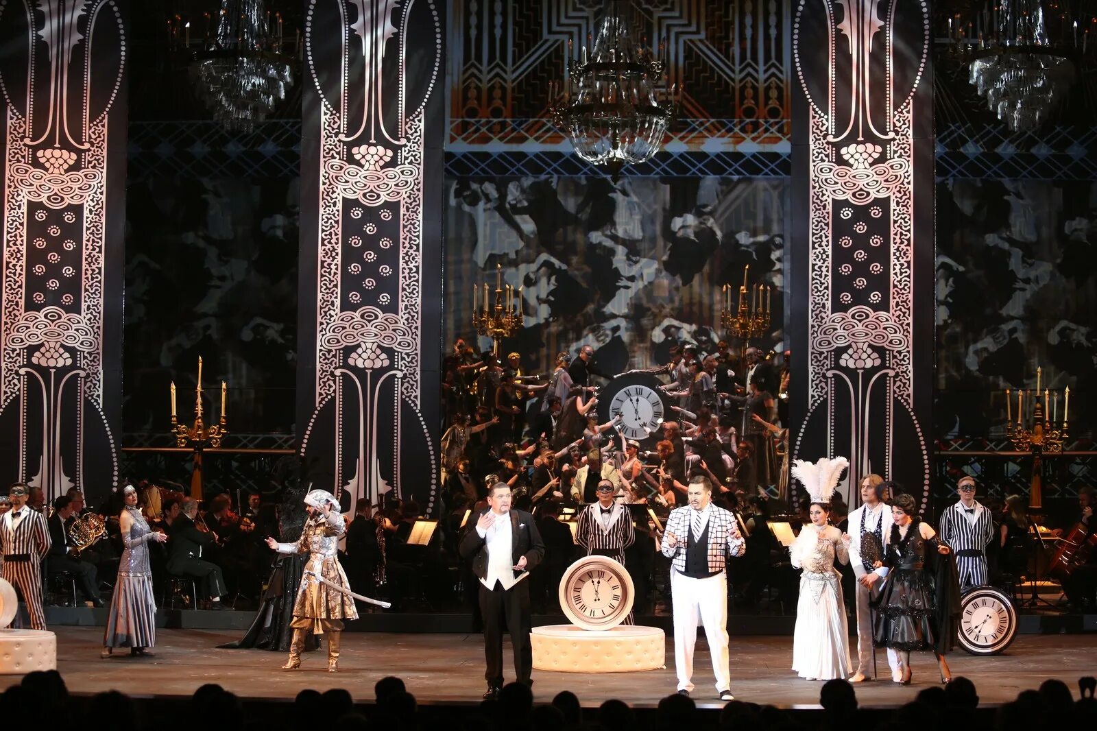 Оперетта летучая мышь йошкар ола. Летучая мышь оперетта большой театр. Летучая мышь оперетта длительность. Сцена из оперетты летучая мышь. Летучая мышь оперетта.