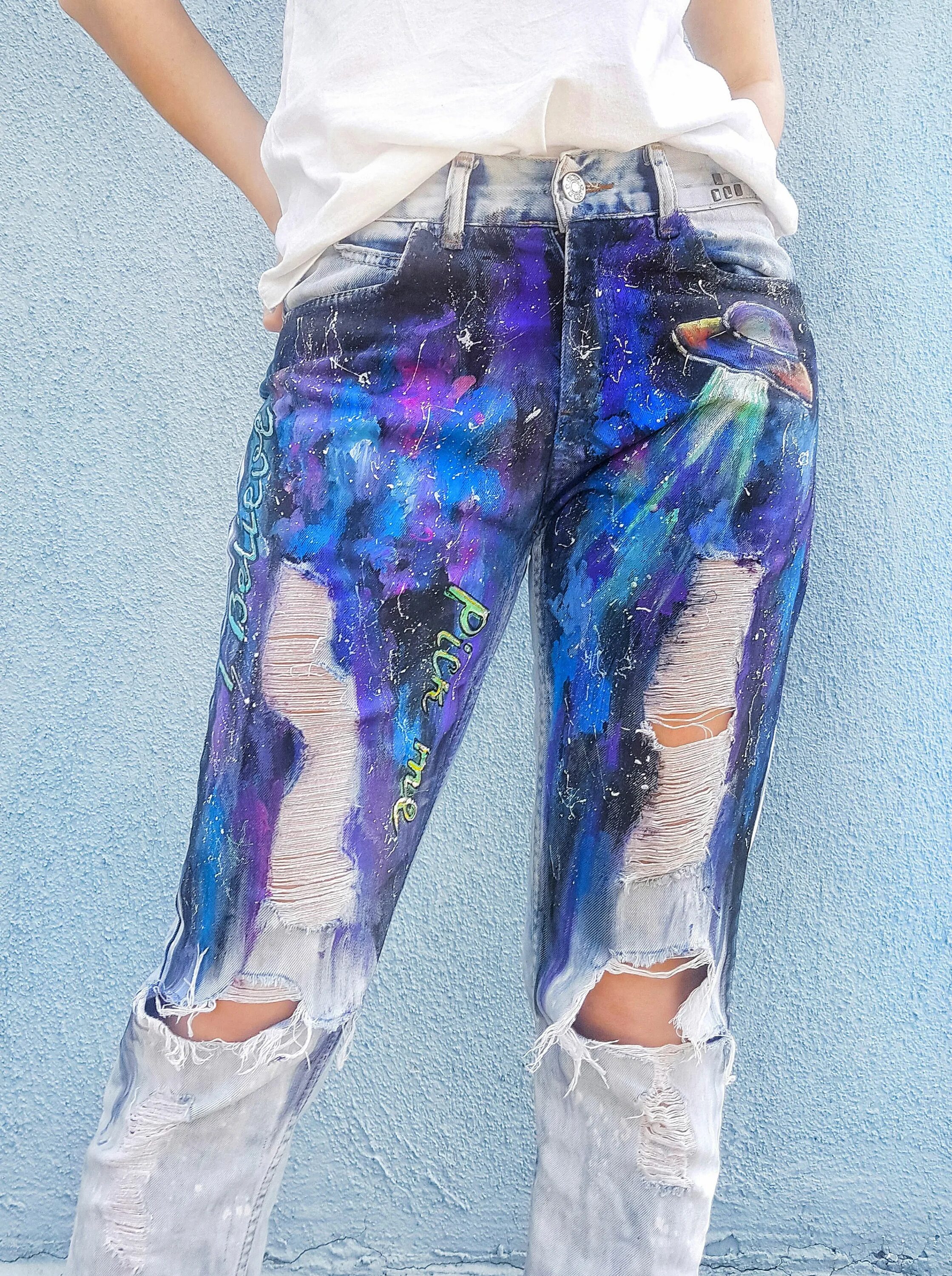 Look painted. Painter outfit. painted on outfit.