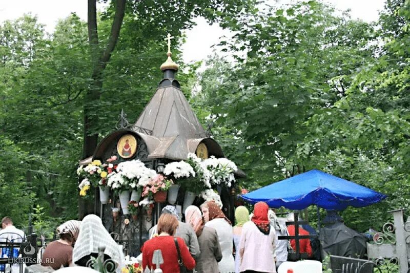 Даниловское кладбище Матрона Московская. Часовня Матроны Московской на Даниловском кладбище. Могила Святой Матроны Московской. Могила Матроны Московской на Даниловском кладбище. Матронушка похоронена