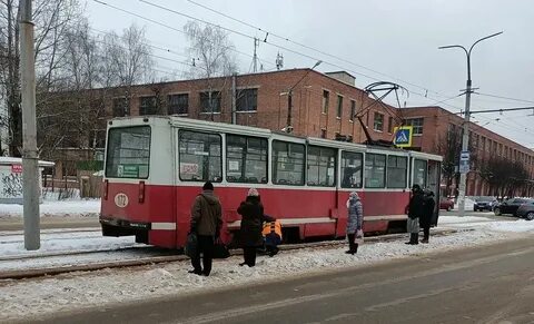 На двух остановках в трамвай