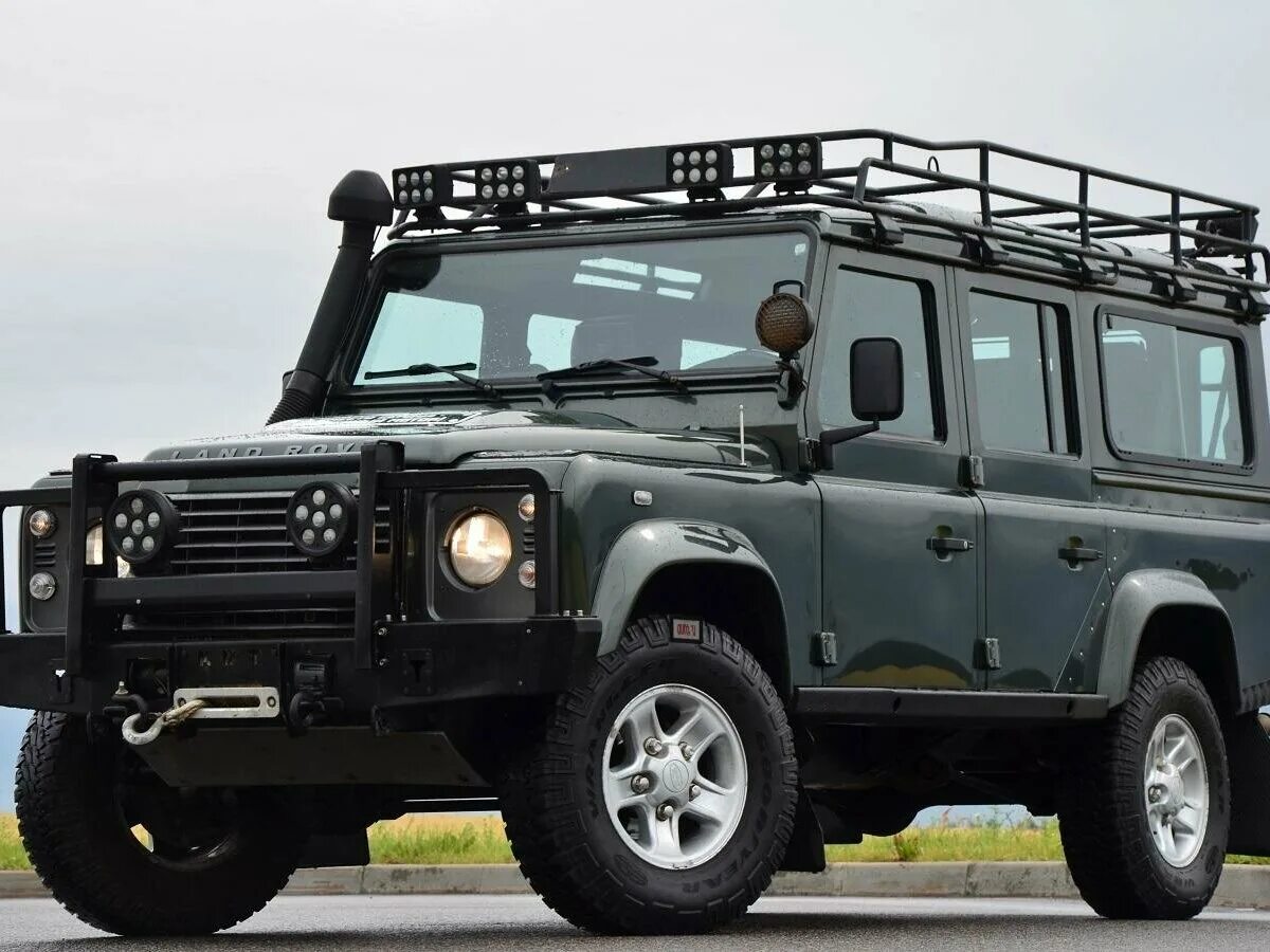 Defender auto отзывы. Дефендер 110. Джип ленд Ровер Дефендер. Ленд Ровер Дефендер 110 2007. Defender 110 2007.