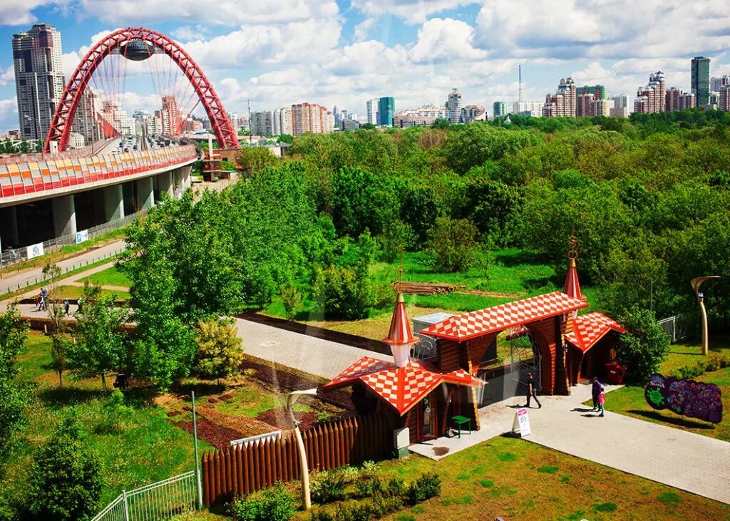 Метро развлечение. Парк Крылатские холмы аттракционы. Парк аттракционов в Москве сказка Крылатское. Метро Крылатское парк аттракционов. Крылатская улица 18 парк.