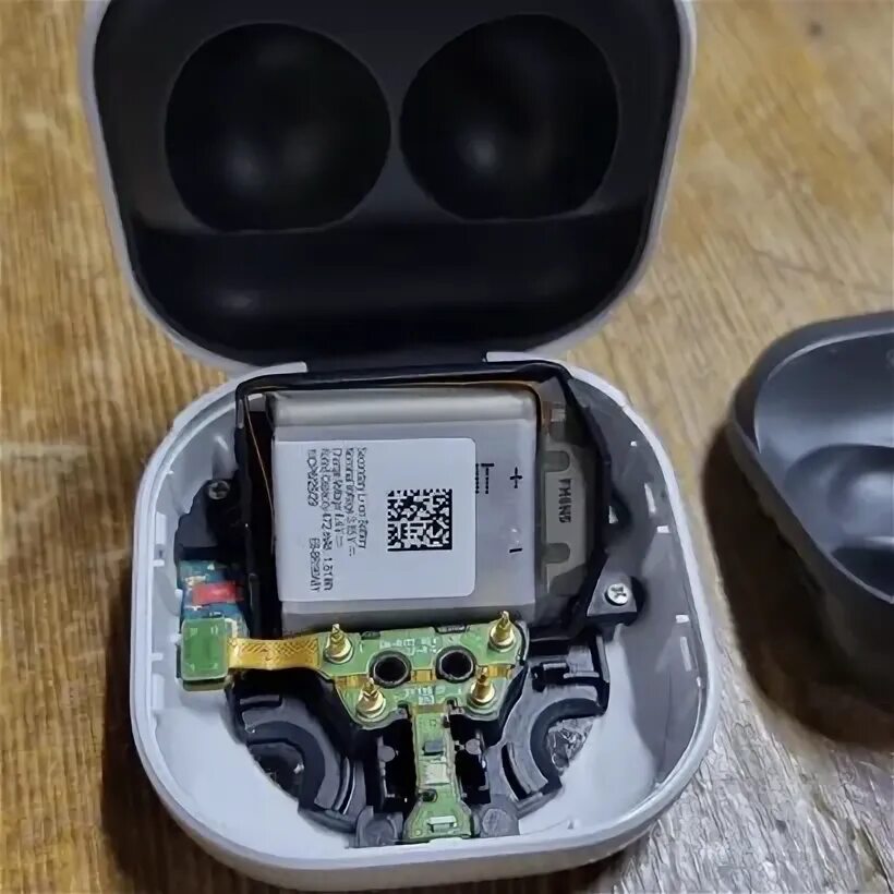 Аирподс 3. Фото наушники в воде. Гнездо airpods 3. Что будет если постирать наушники. Упаковка наушников.
