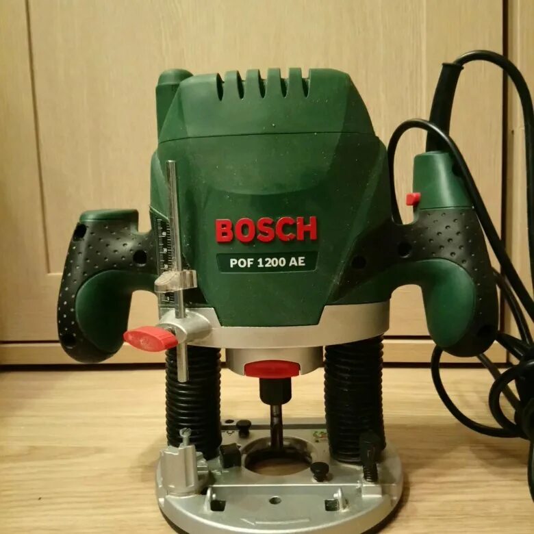 Бош 1200 купить. Фрезер Bosch 1200. Bosch POF 1200 AE. Фрезер по дереву бош 1200. Фрезер Bosch pof1200 AE.