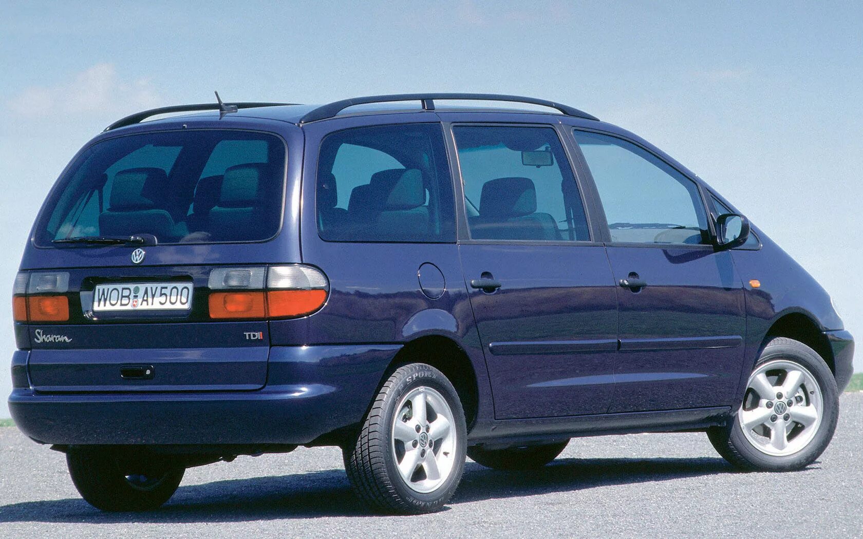 Фольксваген шаран 1 купить. Фольксваген Шаран 1995. Фольксваген Шаран 1. Volkswagen Sharan 1.9 МТ 2000. Volkswagen Sharan 1 поколение.