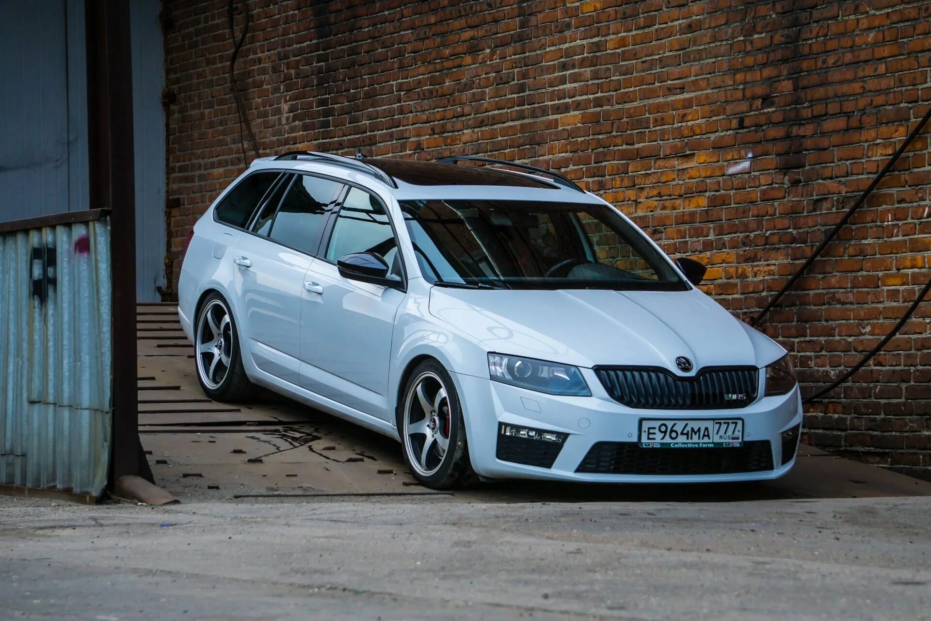 Skoda octavia rs stage 2. Škoda Octavia Combi RS. Škoda Octavia RS универсал. Skoda Octavia a7 RS универсал.