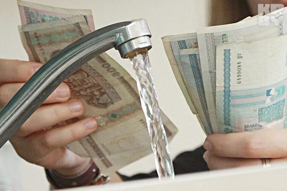 Коммунальные услуги вода. Приборы учета коммунальных услуг. Девушки жкх. Оплата за воду человека. Оплата за воду человека.