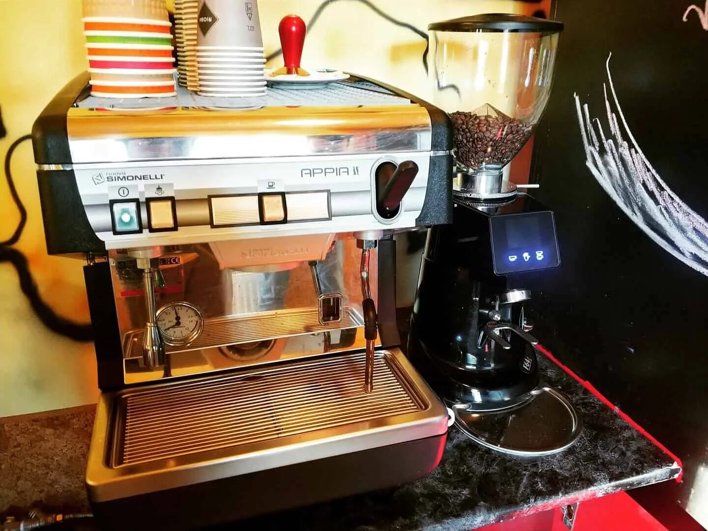 Appia life 1gr. Nuova Simonelli кофемашина. Кофемашина Simonelli Appia 2gr. Simonelli кофемашина для кофейни. Кофемашина симунелли Аппиа 2 и кофемолкп.