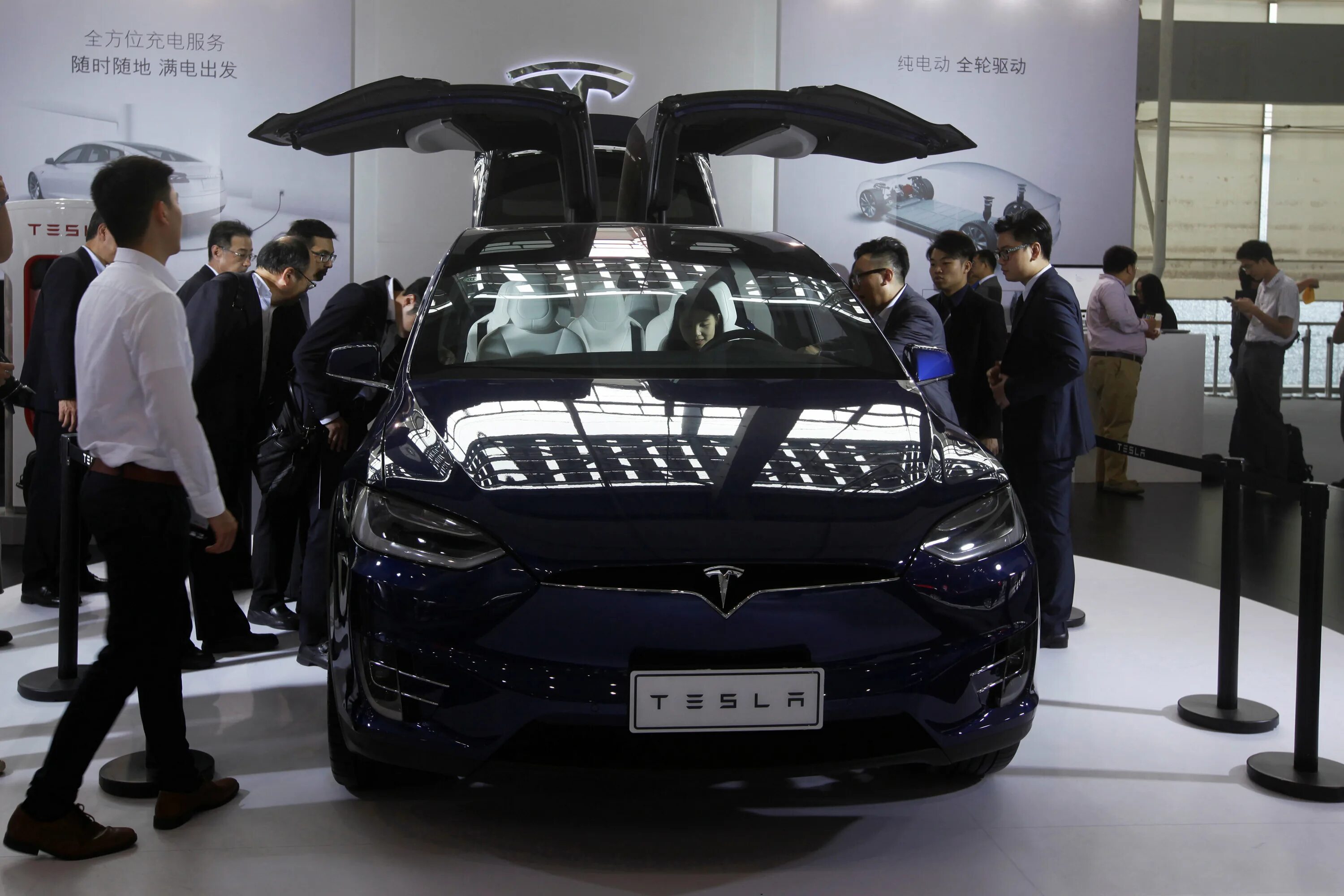 Машин китайские игры. Китайский электромобиль zeekr. Changan Tesla. Китайская Тесла BYD. Завод Тесла в Китае.