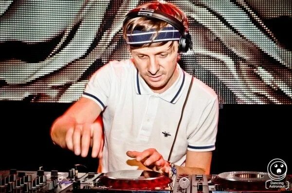 Пластинка диджея. Красивая девушка диджей. Hat dj. Hat dj. Девушка диджей.