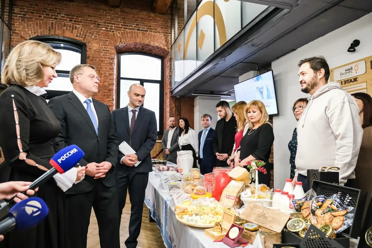 Деловая астрахань сайт. Деловой бизнесмен. Мой бизнес Астрахань. Центр предпринимательства. Бизнес для бизнеса.