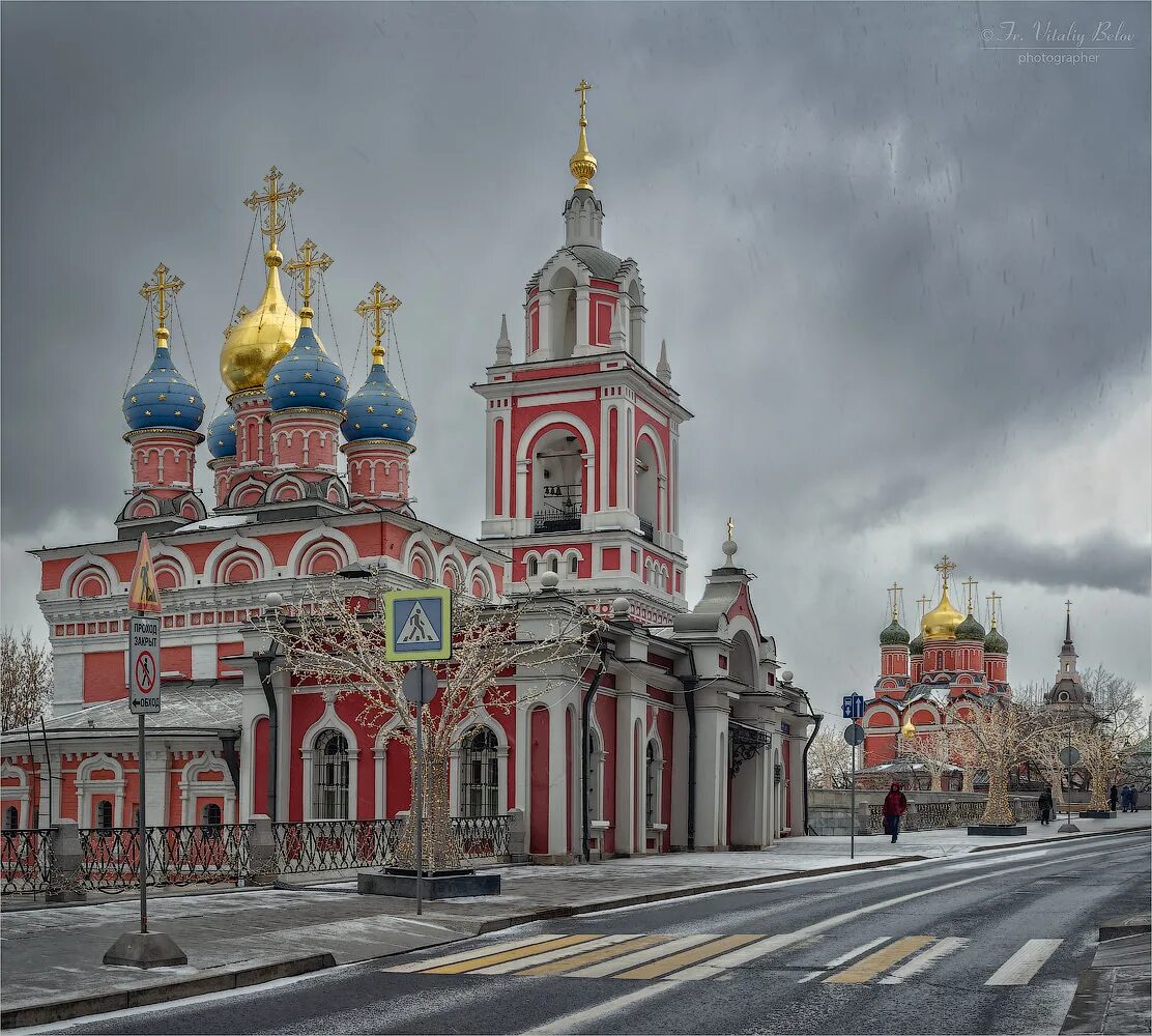 Храм георгия. Церковь георгия победоносца на псковской горе москва. храм георгия победоносца в москве на варварке. храм георгия победоносца на псковской горке в москве. церковь георгия на псковской горе.