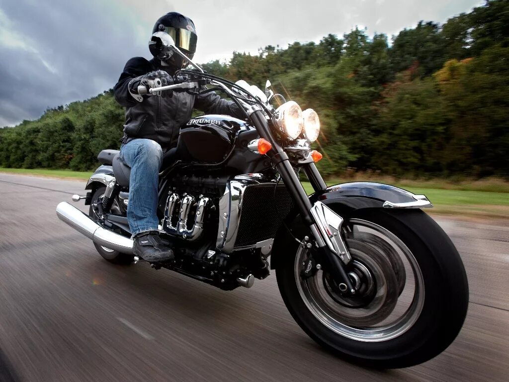 Дорожный байк. Triumph Rocket 3 Roadster. Triumph Rocket 3 2012. Мотоцикл круизер Триумф рокет 3. Мотоцикл Триумф рокет.