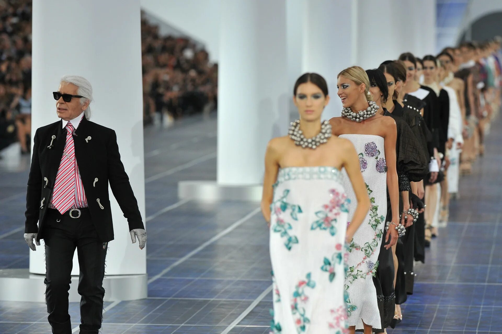 Мировые дизайнеры одежды. Viktor rolf haute couture. Мода и модельеры. Карл лагерфельд мода. Viktor and rolf couture.