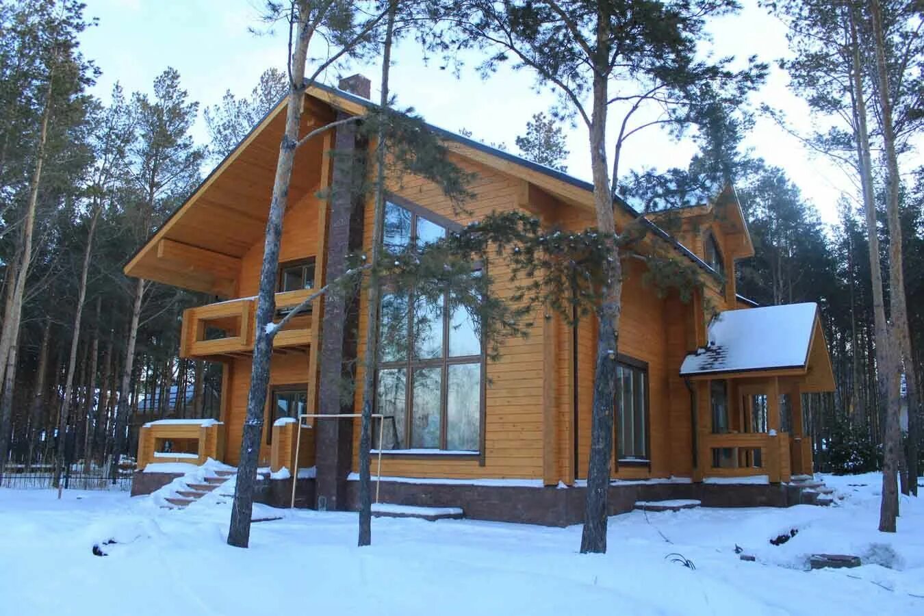 Коттедж тихая речка омск. Охотничий домик на острове в селе старый солотвин. Тихая речка коттеджный поселок. Коттедж тихая речка омск. Коттедж тихая речка омск.