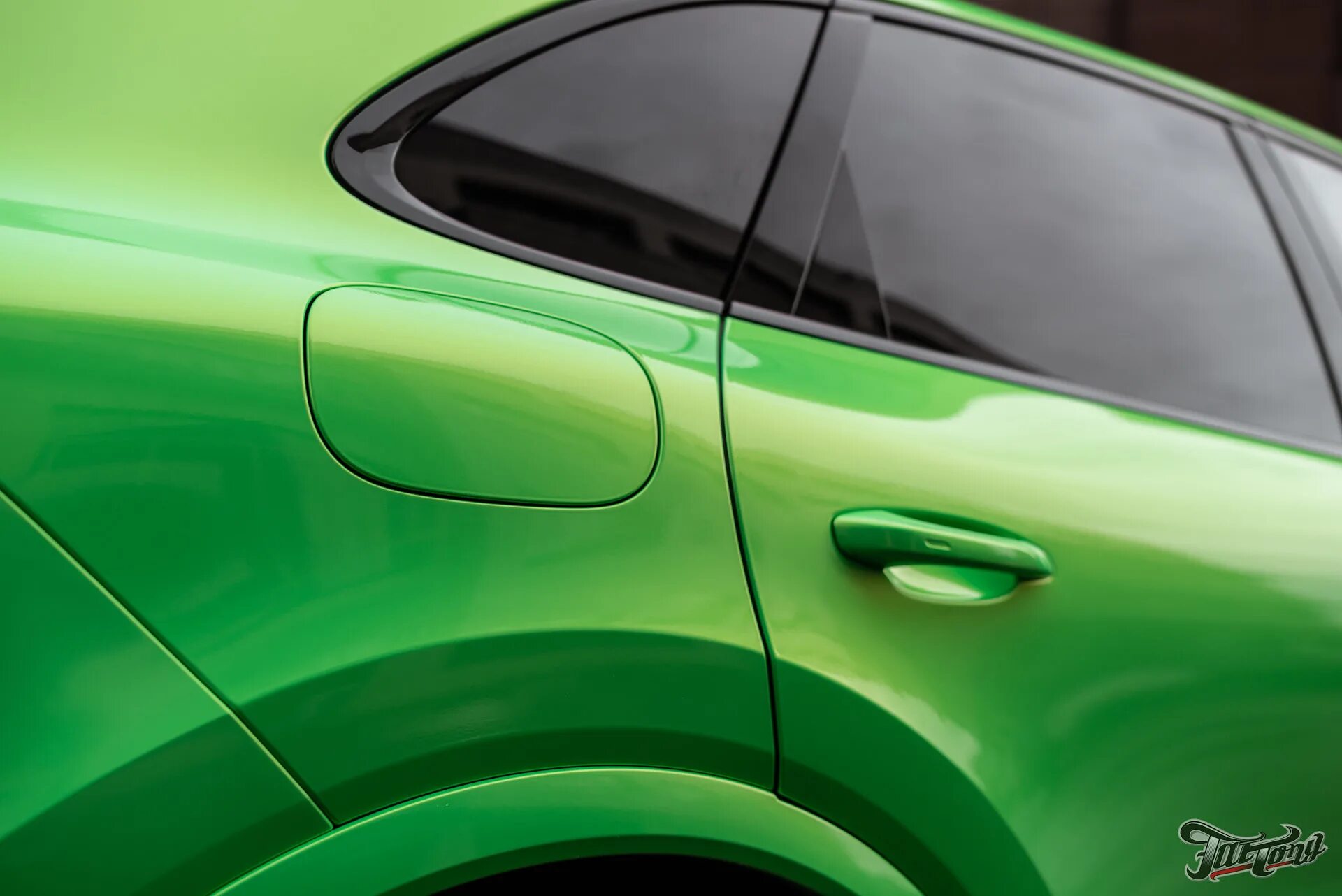 Зеленый глянец Porsche 958. Пленка TECKWRAP глянец (зеленый) Gloss gal07s. Салатовый глянец. Глянцевый зеленый цвет