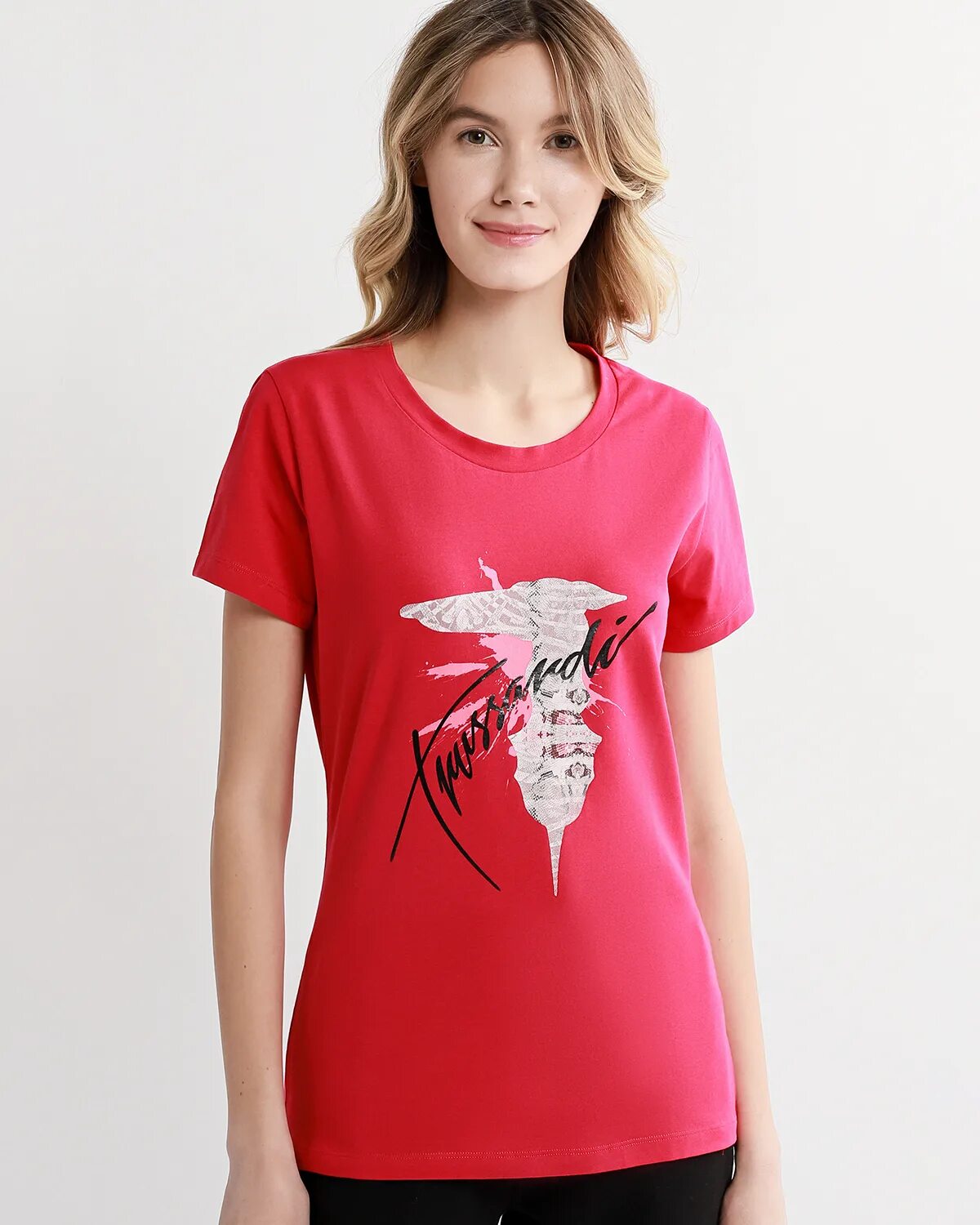 Футболка труссарди женская. Футболка труссарди женская. Футболка труссарди женская. Футболка труссарди женская с прозрачной спинкой. Trussardi футболка женская купить.