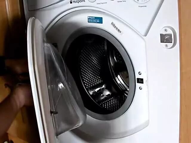 Датчик закрытия дверки стиральной машины bosch. Не закрывается дверь стиральной машины самсунг. Стиральная машинка самсунг дверь. Машинка автомат индезит открытая дверца. Трос аварийного открытия люка стиральной машины электролюкс.