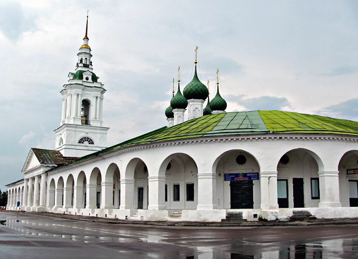 Кострома фото города достопримечательности. Церковь Спаса в рядах Кострома. Торговые ряды Кострома Ипатьевский монастырь. Церковь Спаса Кострома Церковь в рядах. Ипатьевский монастырь торговые ряды.