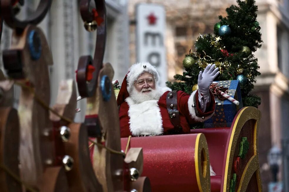Папа ноэль в испании. Санта. Билли боб торнтон санта клаус. Миссис санта-клаус. Санта клаус кризис.