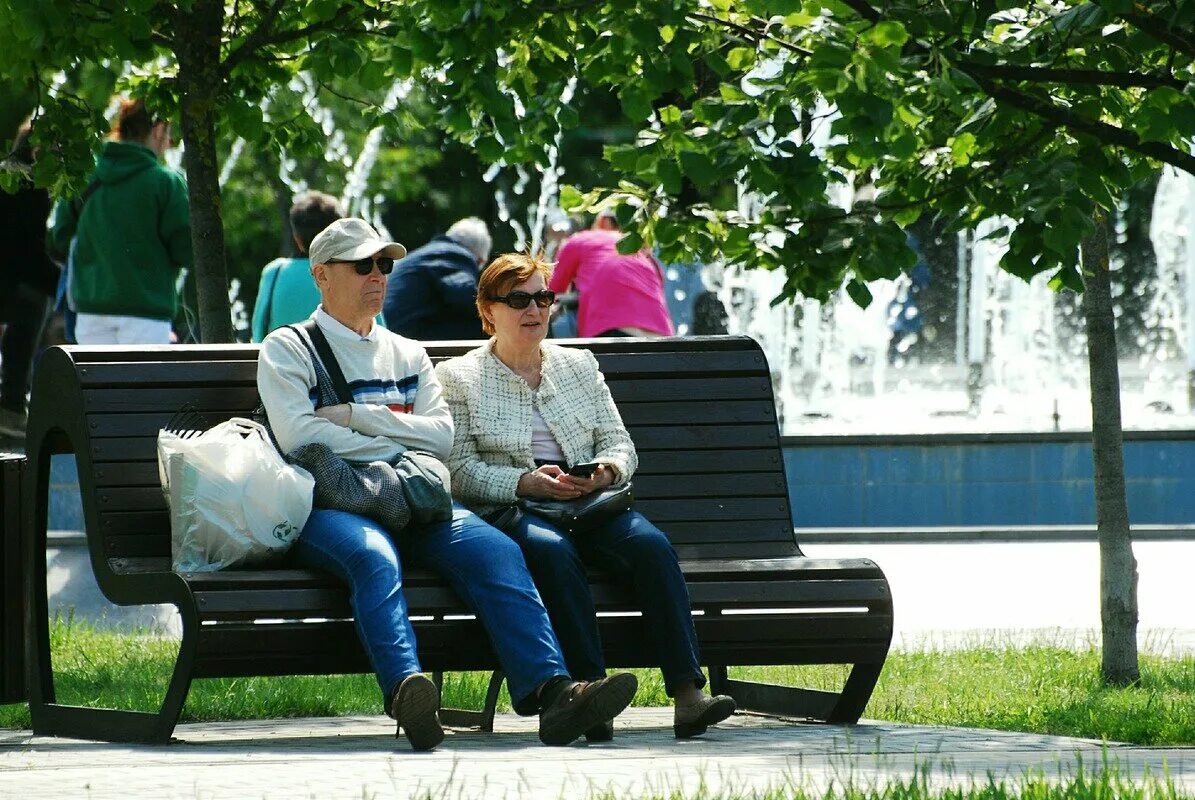 Изменения в июле 2019. Лето в Москве. Пенсионеры. Пенсионеры фото. Пенсионеры лето.