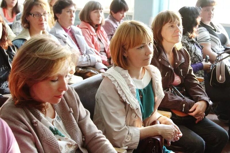 Родители на собрании в школе. Родительское собрание в школе. Собрание мам. Родительское собрание фото. Родителей в школу видео