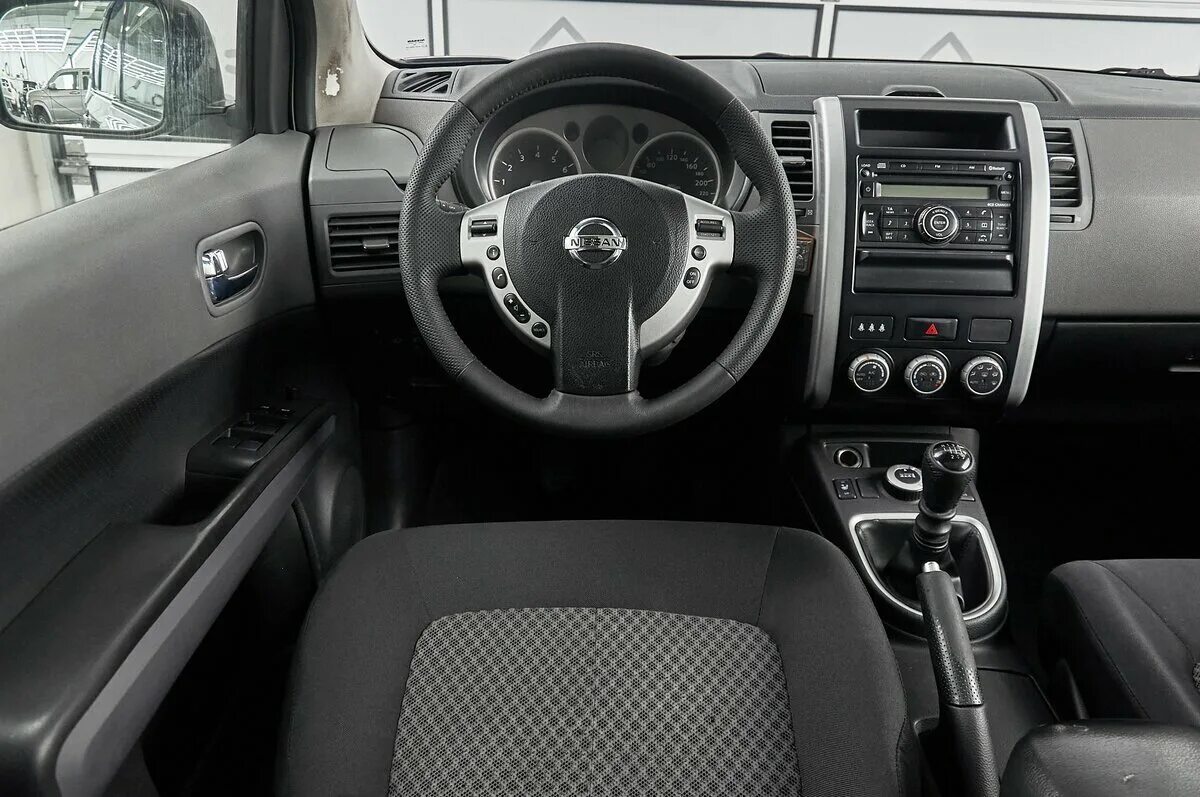 Скрытые функции х трейла. Carplay nissan x trail t32. Скрытые функции х трейла. Ниссан х-трейл 2 поколения трансформация салона. Nissan x-trail t32 правый руль.