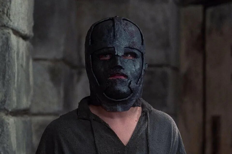 черно-белая маска. ритик рошан криш. человек в маске. ритик рошан крриш 3. бэйн том харди.