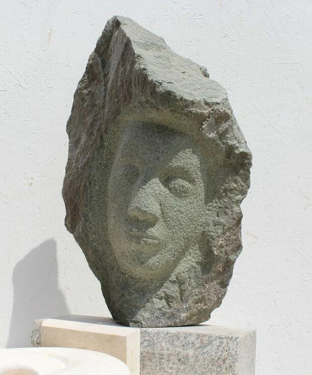 Скульптура острова крит. Apollo stone 1776. Аполлон камень. Космический корабль на луне аполлон 20. Три рубля 1776 года.