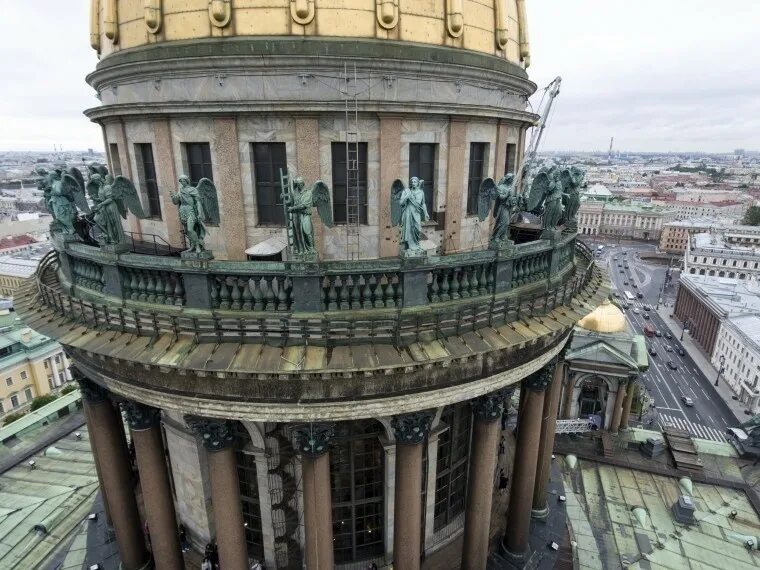 исаакиевский собор колонны западного фасада. исакиевский собор колонада. исаакиевский собор лестница. колоннада исаакиевского собора колонны. исаакиевский собор в санкт-петербурге колоннада.