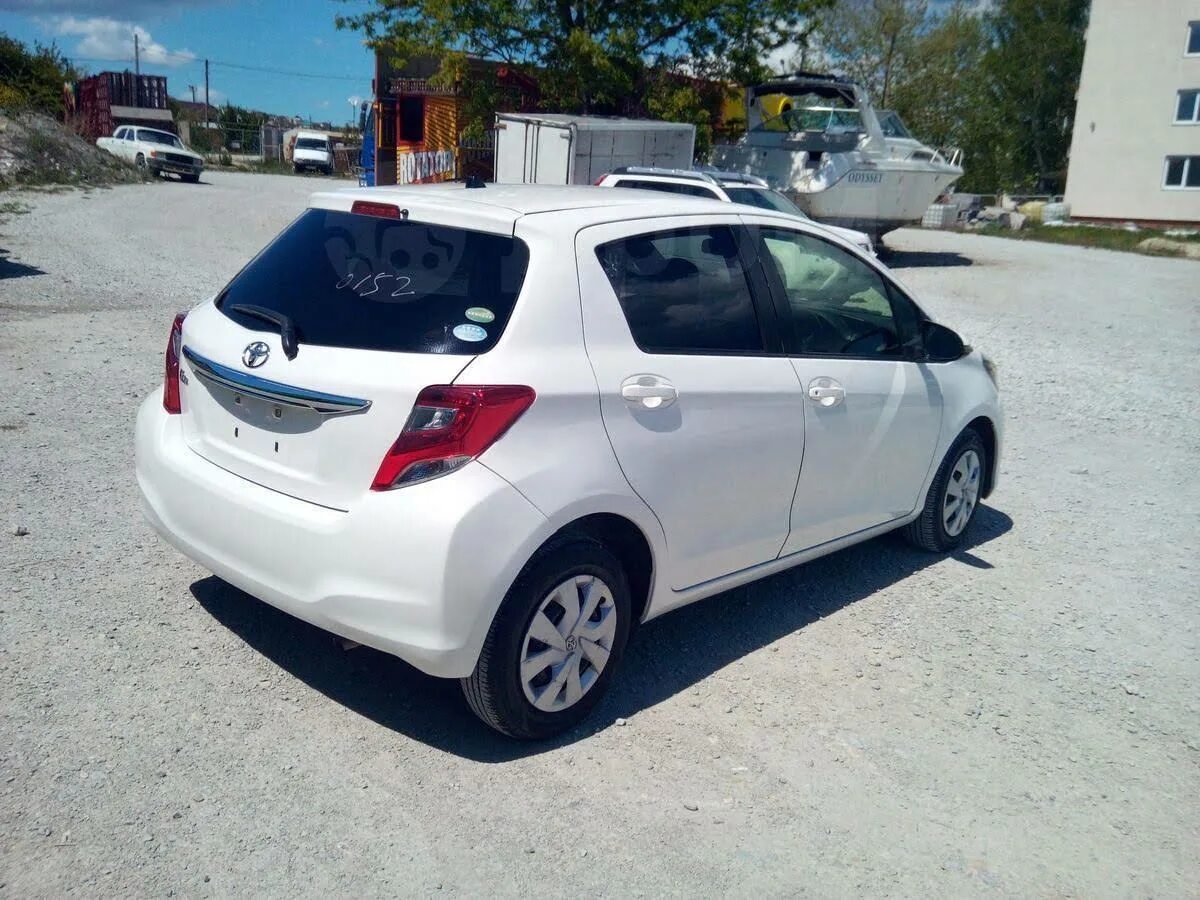 Toyota Vitz 2016. Тойота Витц 2016. Тайльа Vitz 2016. Toyota Vitz 2015. Витц 2015 год