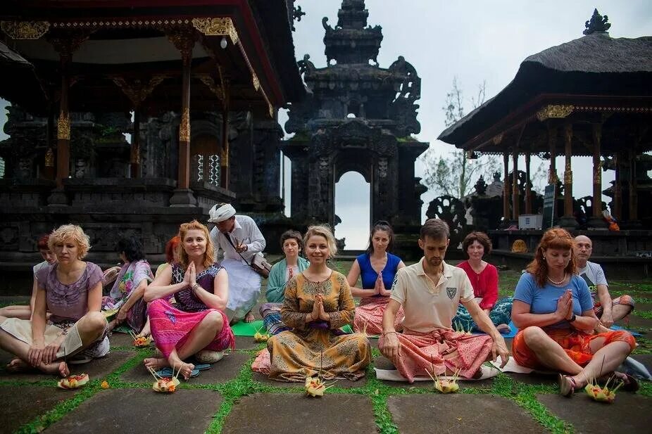 Ретрит на Бали. Ретрит центр на Бали. Убуд на Бали медитация. Бали цивилизация.