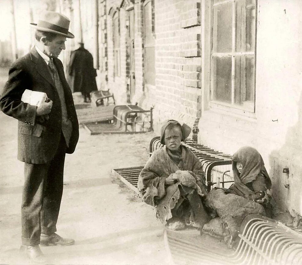 Нищета рассказ. Омск беспризорники 1920 год. Голод Оренбурге в 1921 г беспризорники.