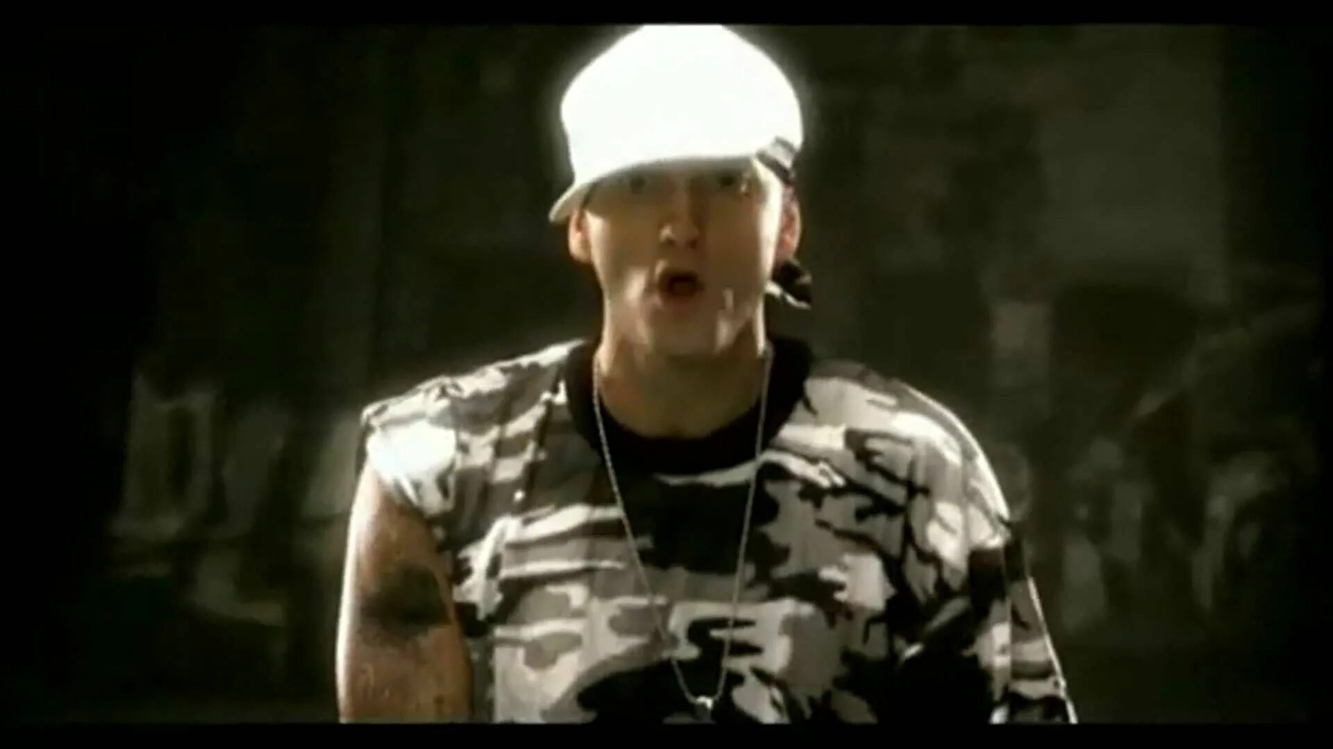 Кто поет помоги я солдат твоей любви. Эминем Солдер. Eminem like Toy Soldiers. Эминем и Тупак. Eminem 1997 like Toy Soldiers.